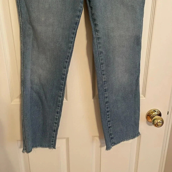 Free People Frayed Hem Cropped Jeans 29 Lighter Wash Zip Fly Pockets EUC - Picture 3 of 9